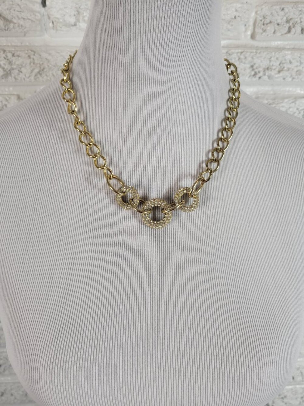 Gold Tone Rhinestone Interlocking Ring Chunky Chain Collar Necklace 16-19" N32E